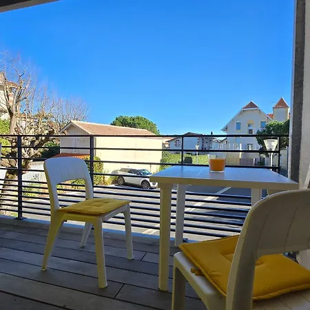 Pour 4 Personnes A 100 M De La *