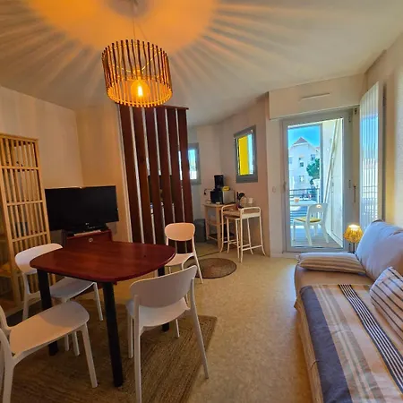 Pour 4 Personnes A 100 M De La