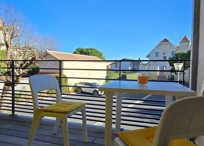 Pour 4 Personnes A 100 M De La *